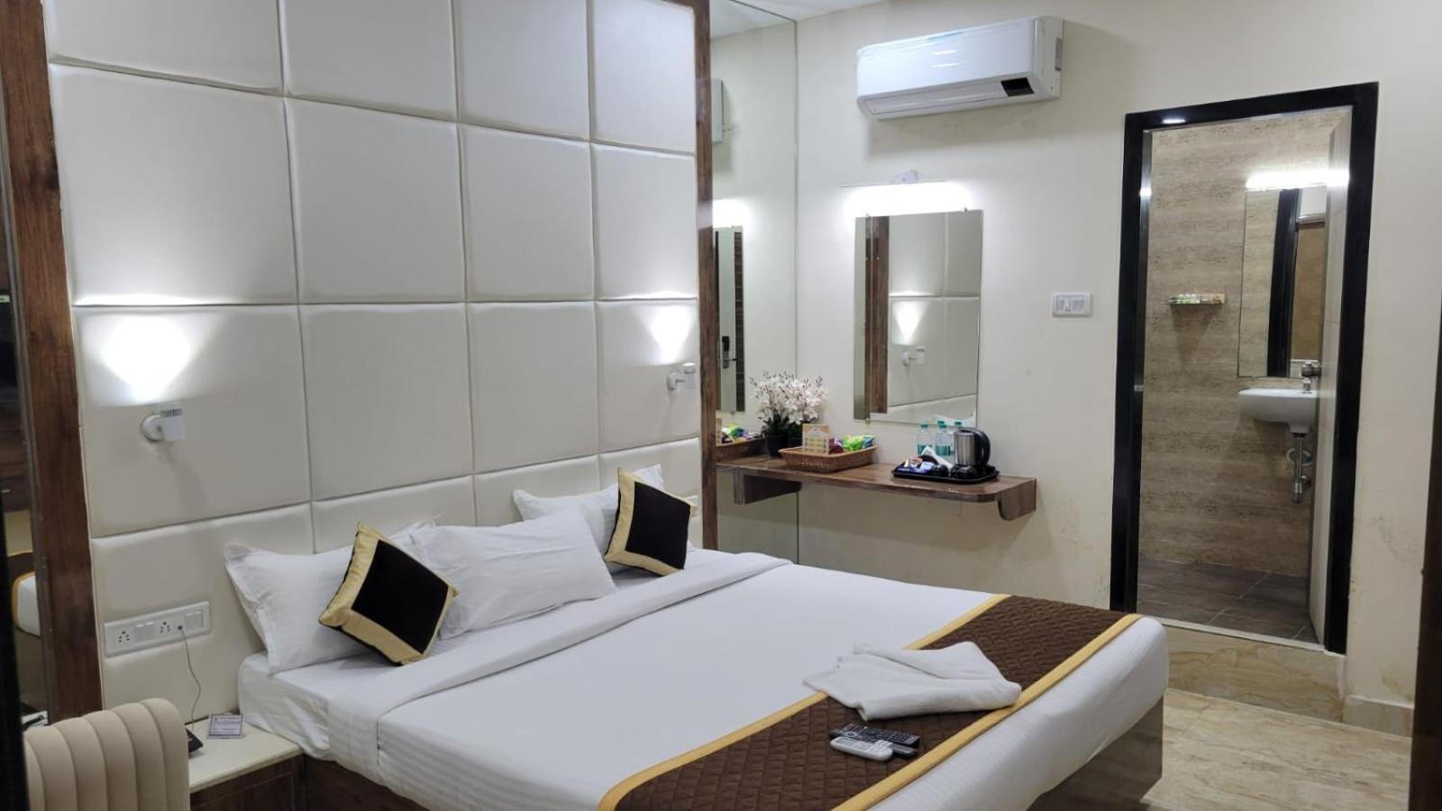 Hotel Grace Residency Airport