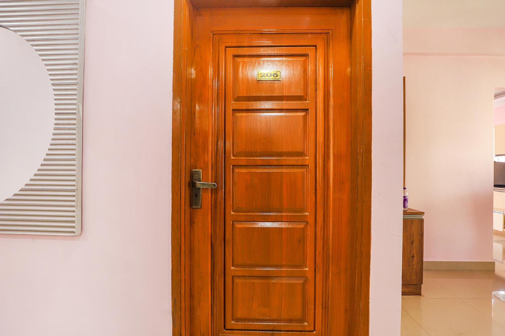 Fabhotel Hathvik Park - Near To Nandanam Metro Station