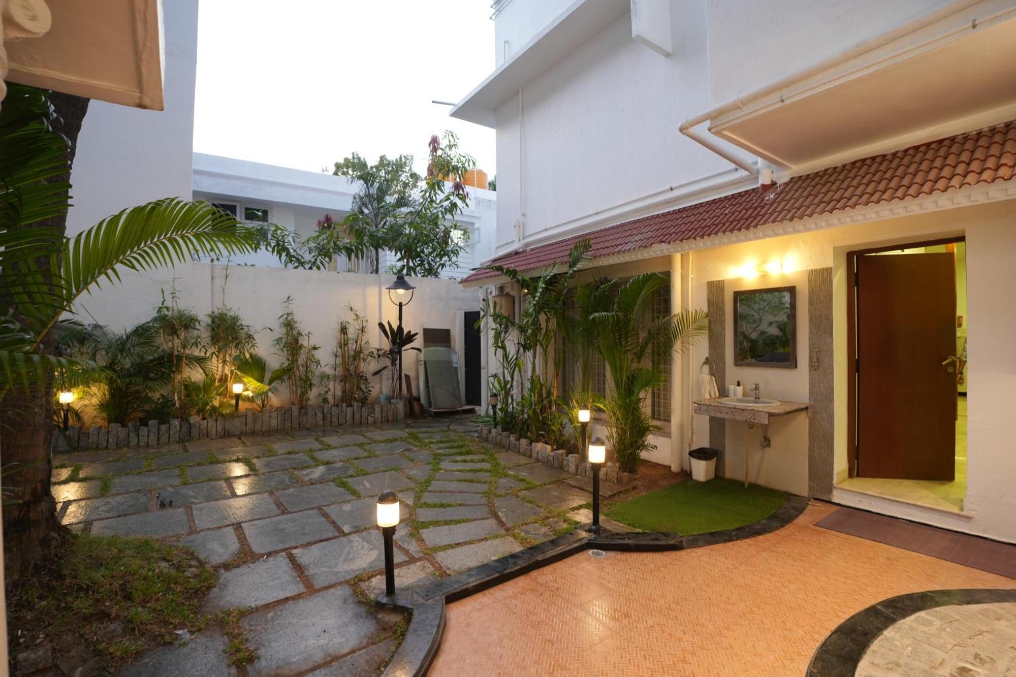 Avenue 11 Boutique Residences, Poes Garden