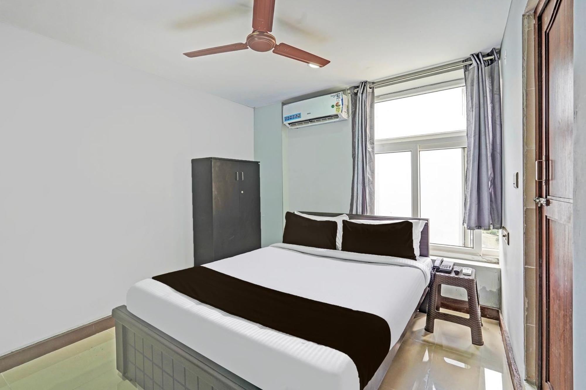 Hotel Super O Sholinganallur Near Anjaneya Temple 4*