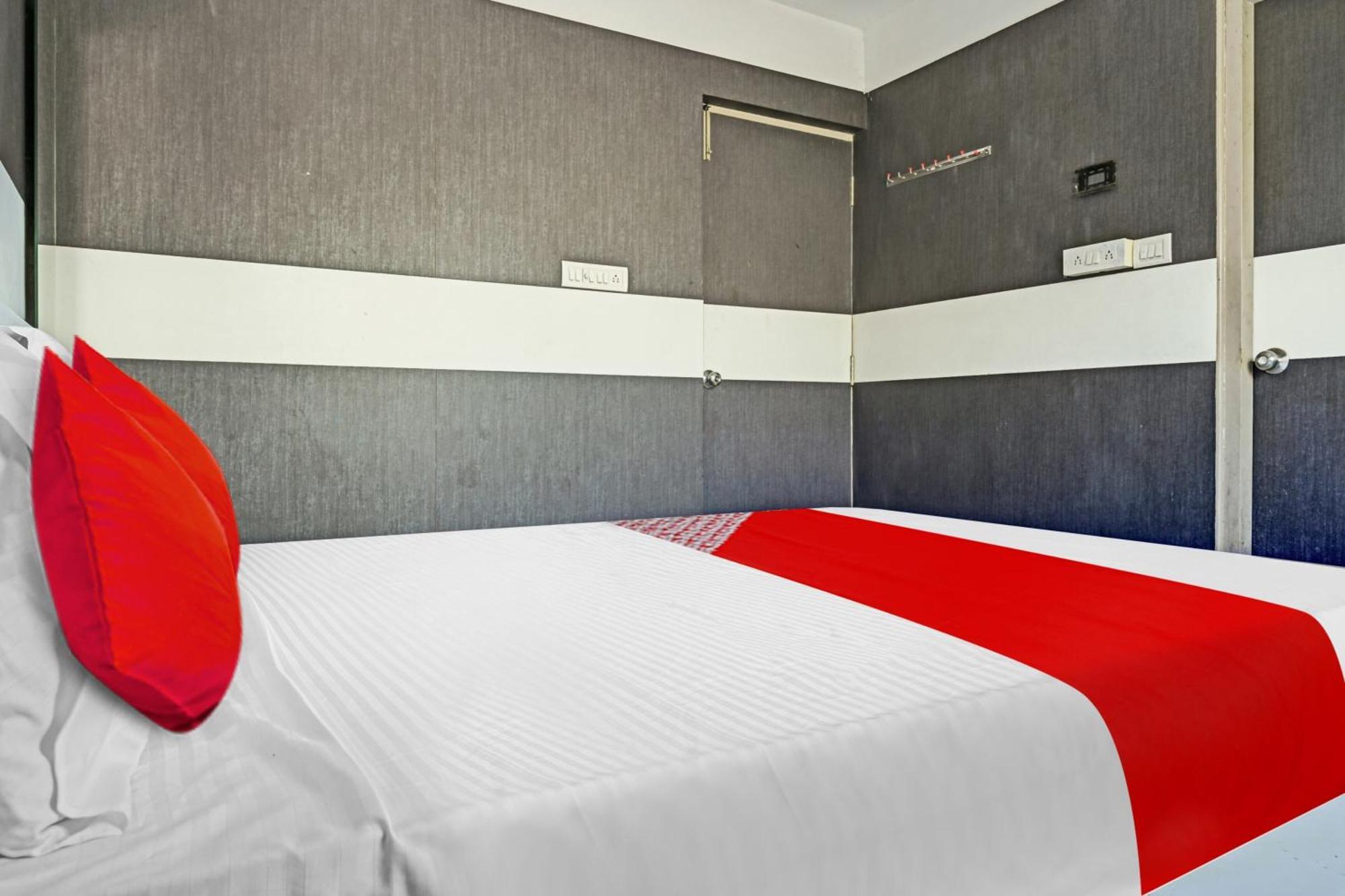 Hotel Hotel O O Vadapalani 3*