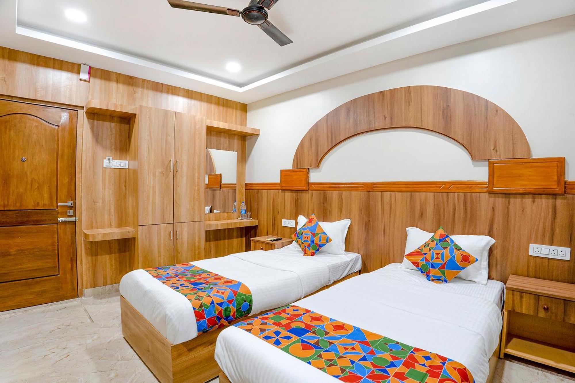 Hotel Fabhotel Wooden Park - Nr Dlf It Park & Trade Center