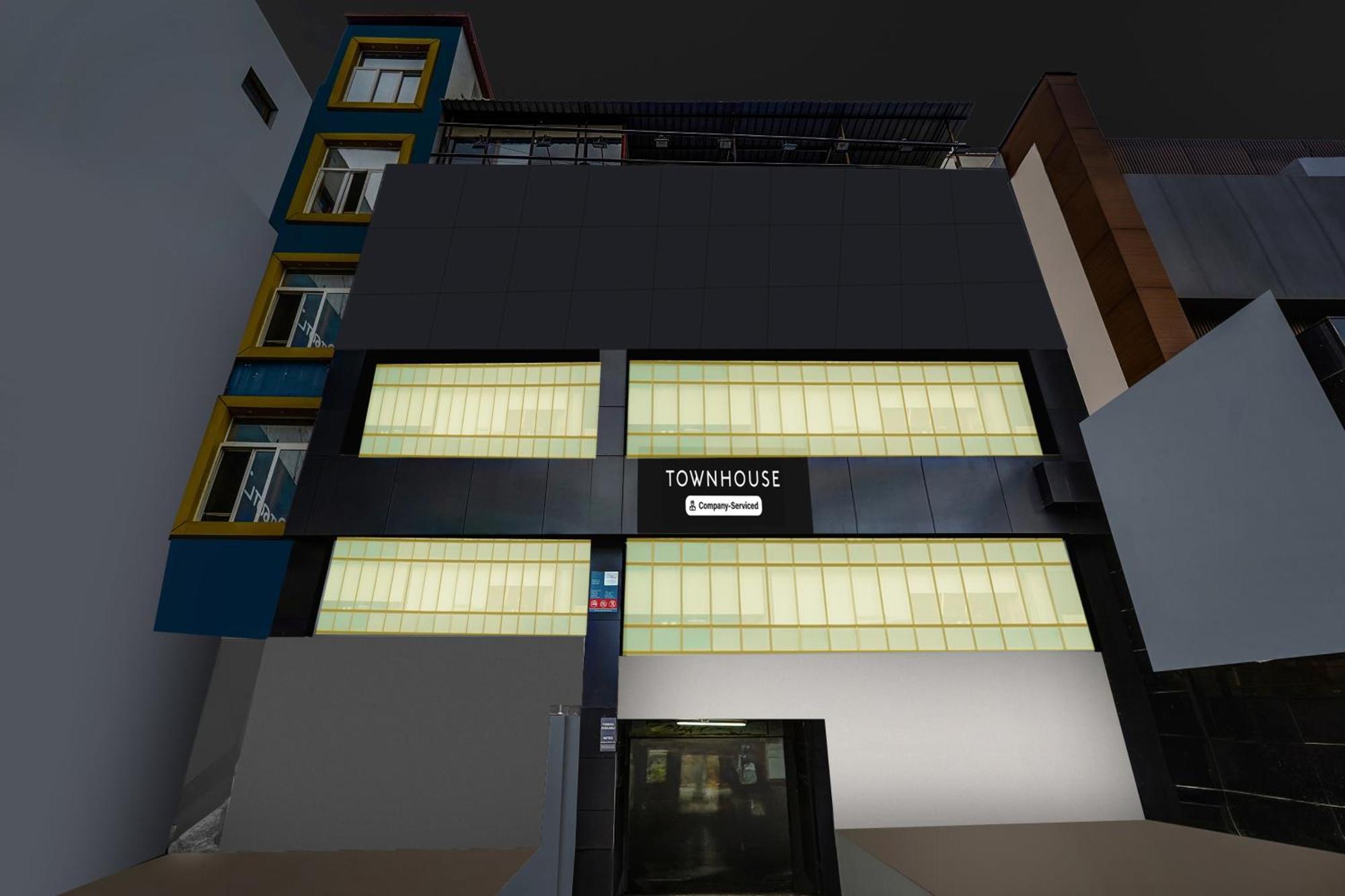 Hotel Super Townhouse Purushawalakm *