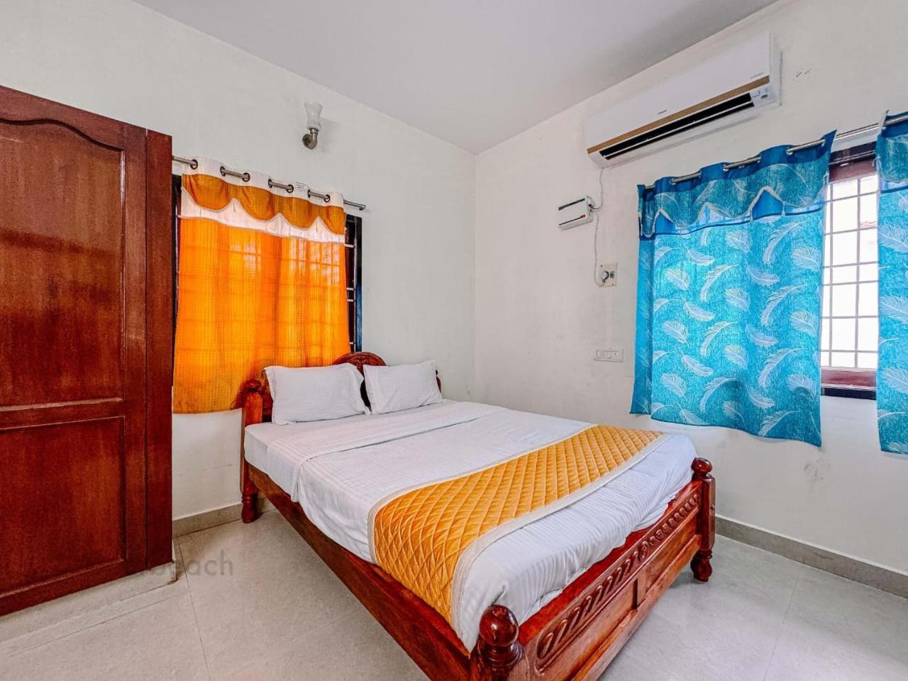 Estro Exilo Villa *
