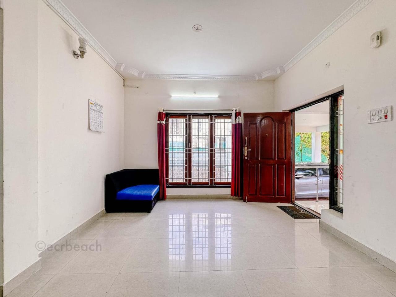 Estro Exilo Villa