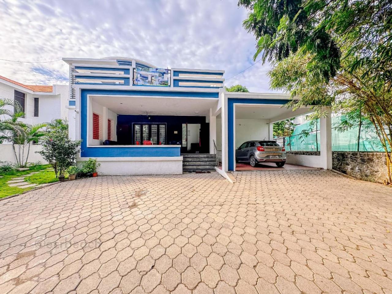 Estro Exilo Villa