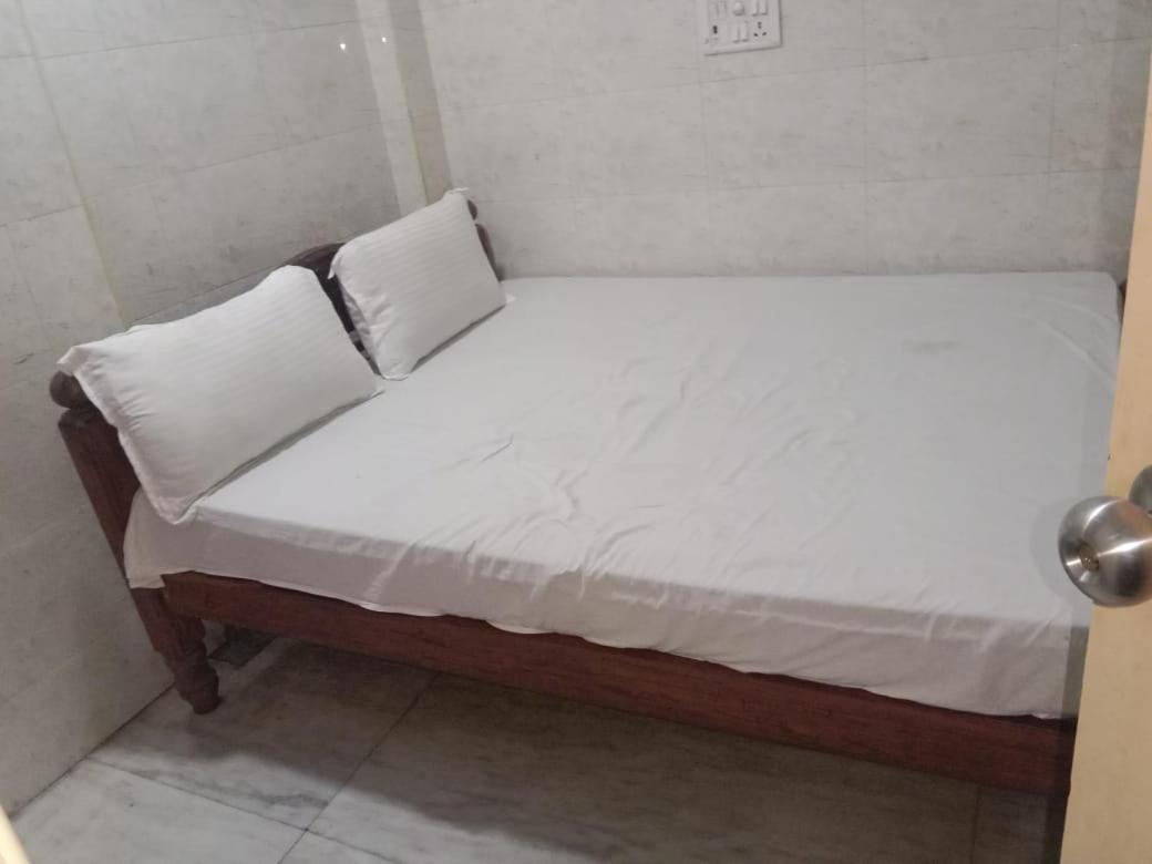 Hotel White