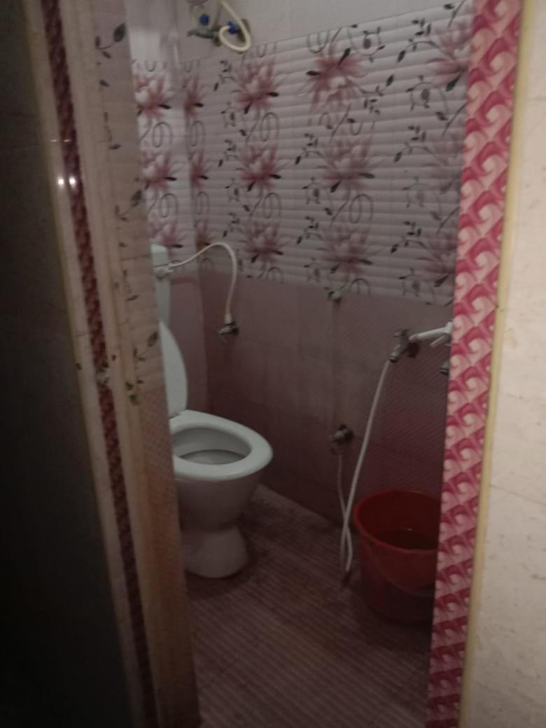 Hotel White *