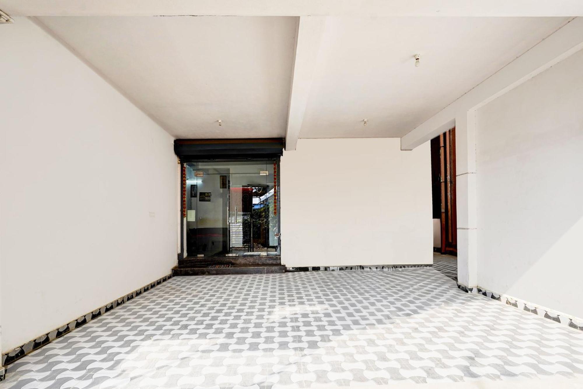 Hotel Super Collection O Ambattur Near Patravakam Railway Station Chennai