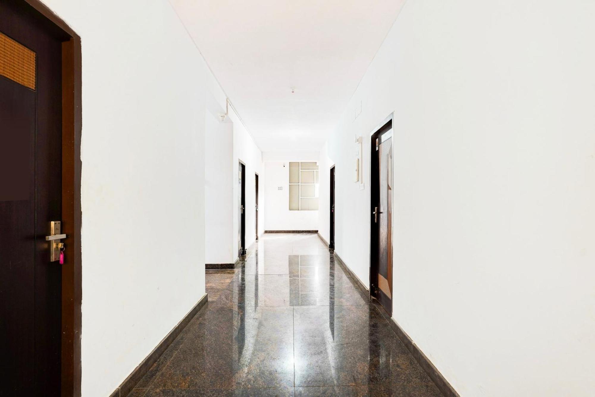 Super Collection O Ambattur Near Patravakam Railway Station Hotel *