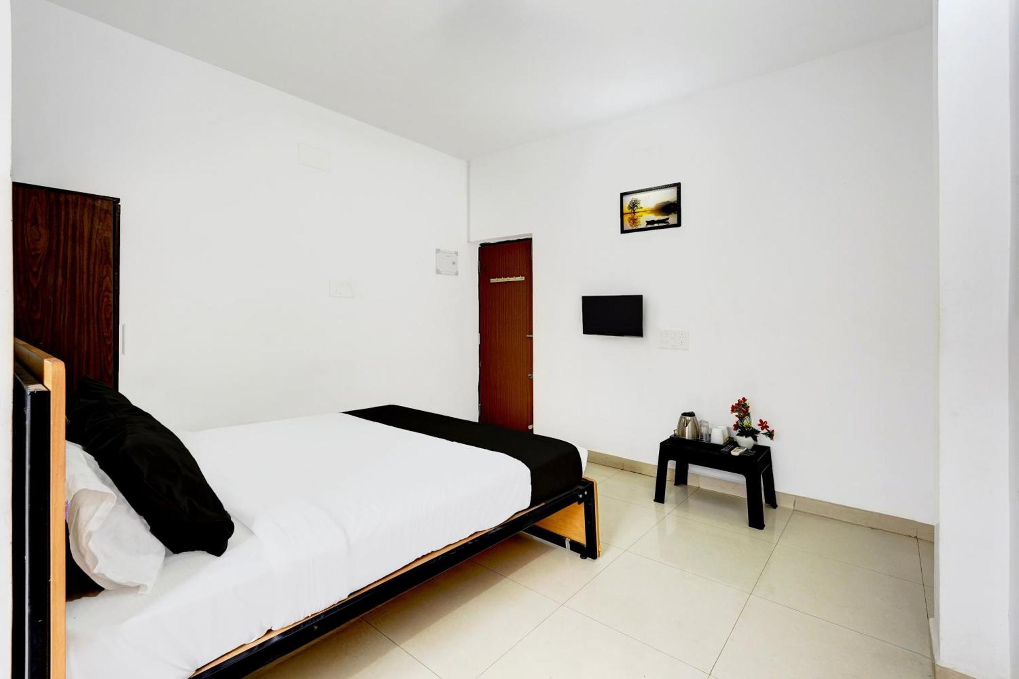 Super Collection O Ambattur Near Patravakam Railway Station * Chennai