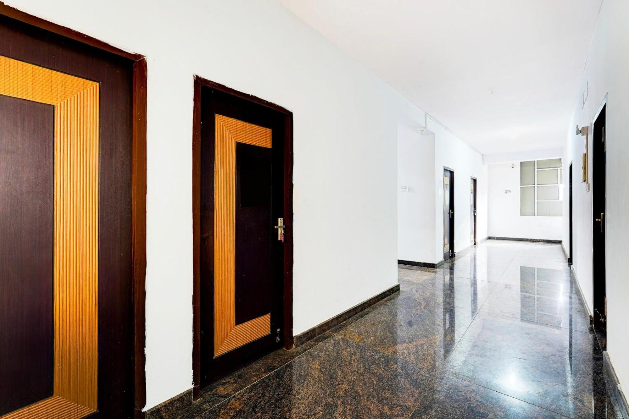 Super Collection O Ambattur Near Patravakam Railway Station Hotel Chennai