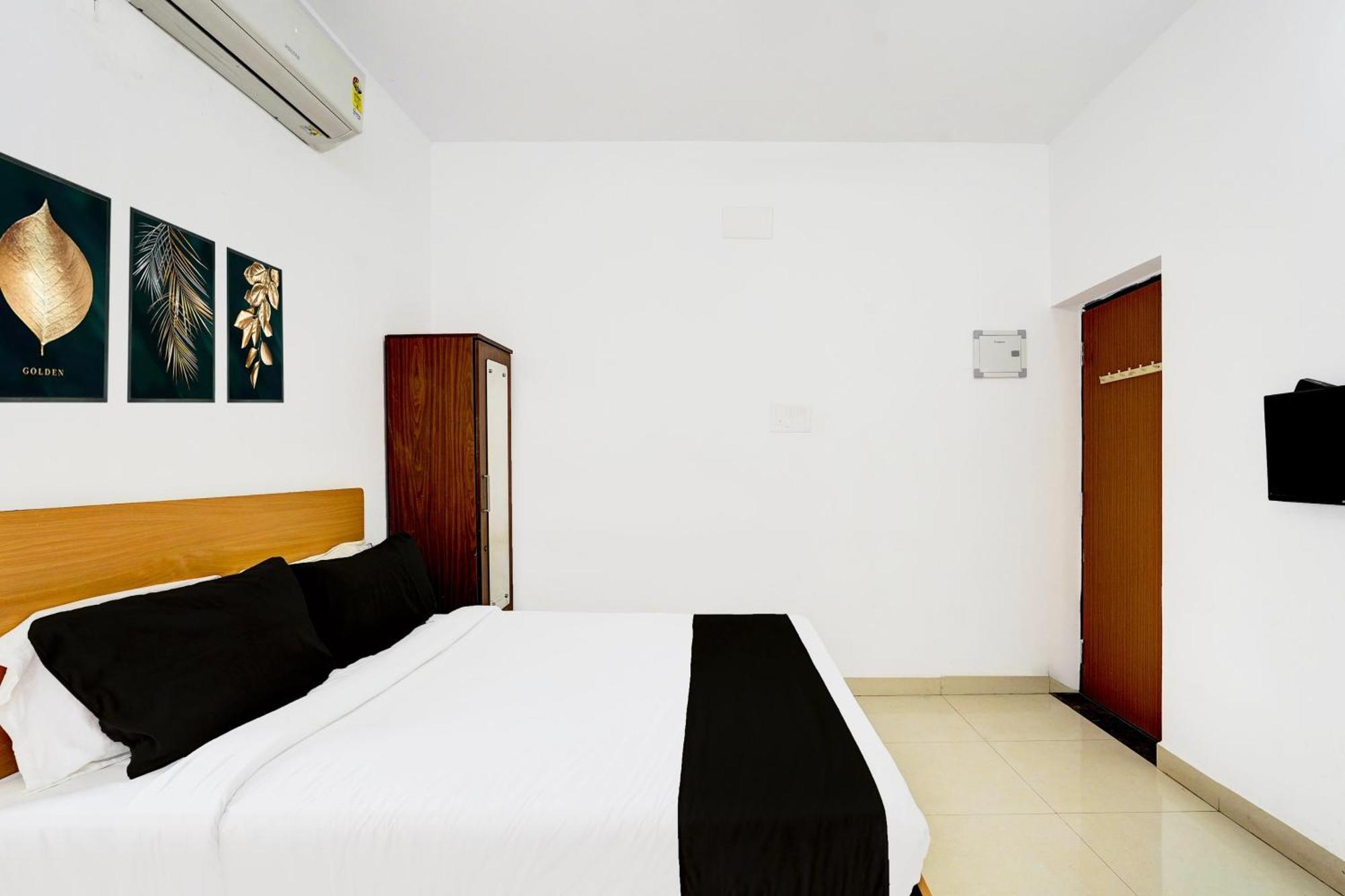 Super Collection O Ambattur Near Patravakam Railway Station *