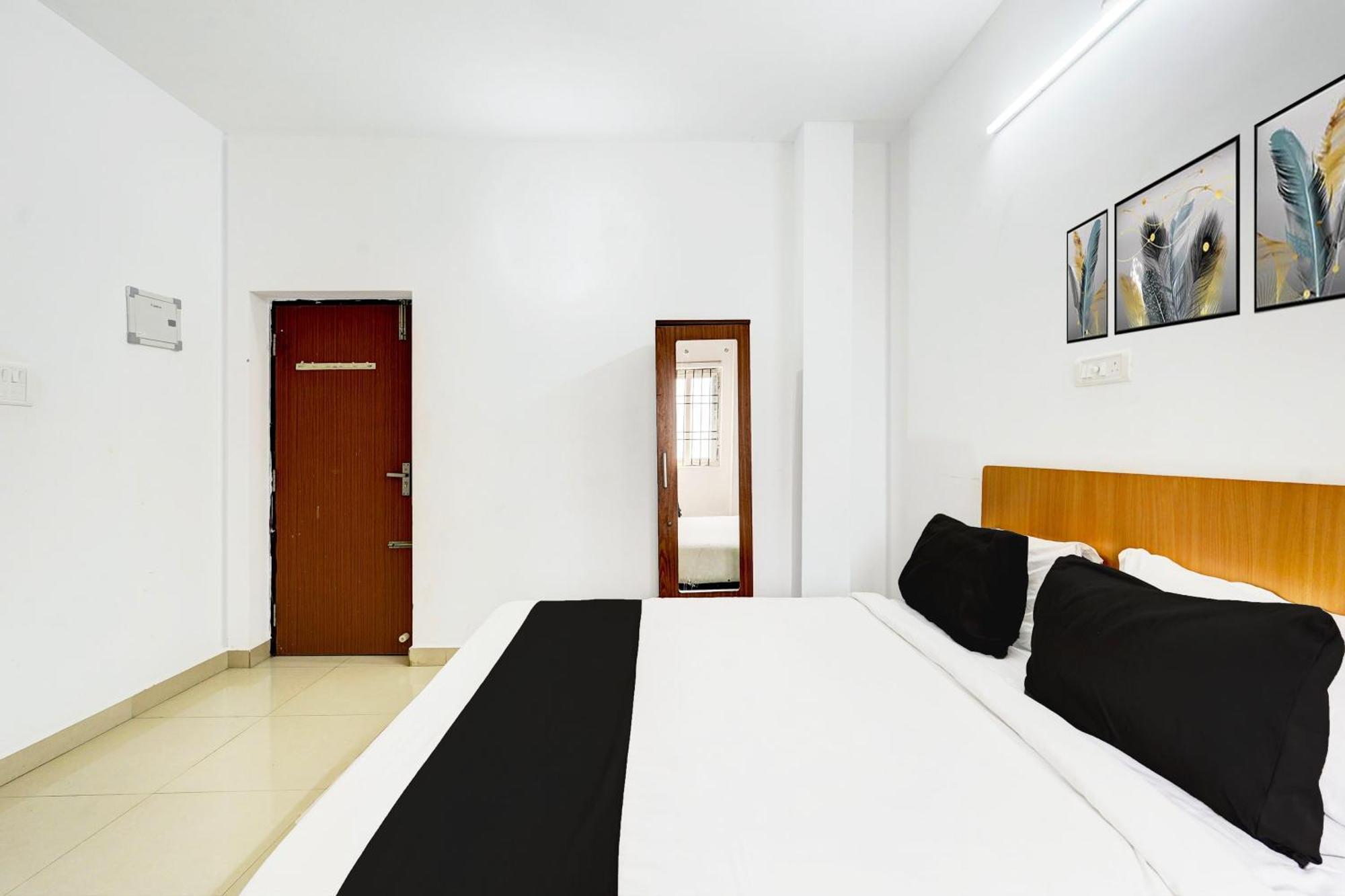 Super Collection O Ambattur Near Patravakam Railway Station Hotel *