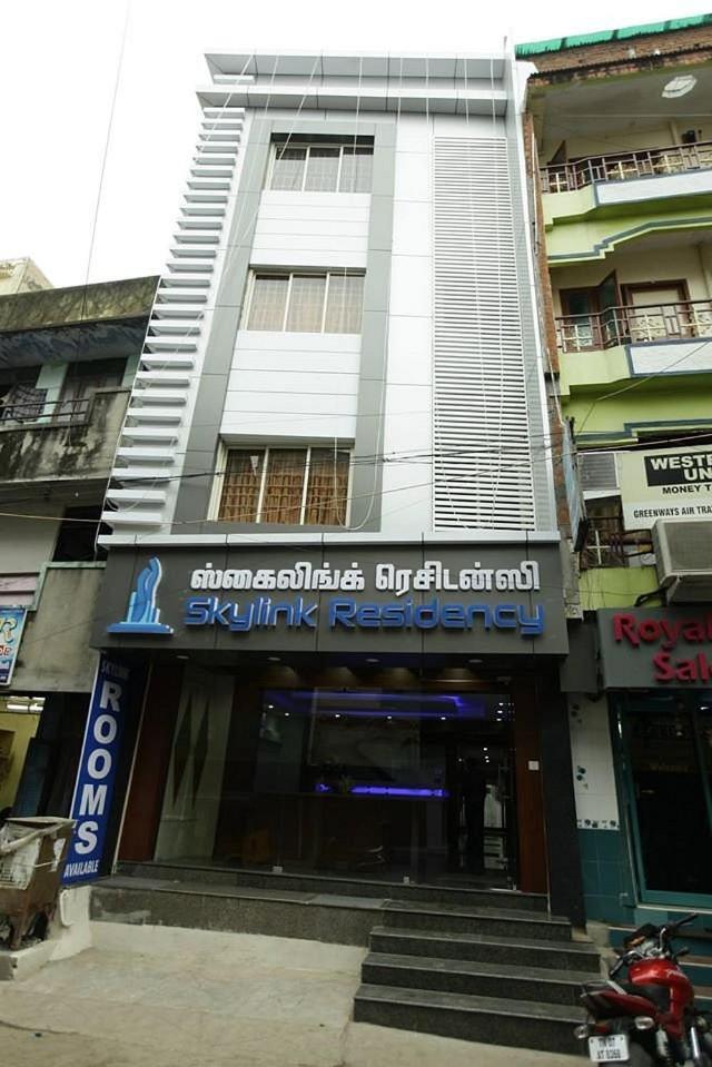 Skylink Residency Hotel 2*