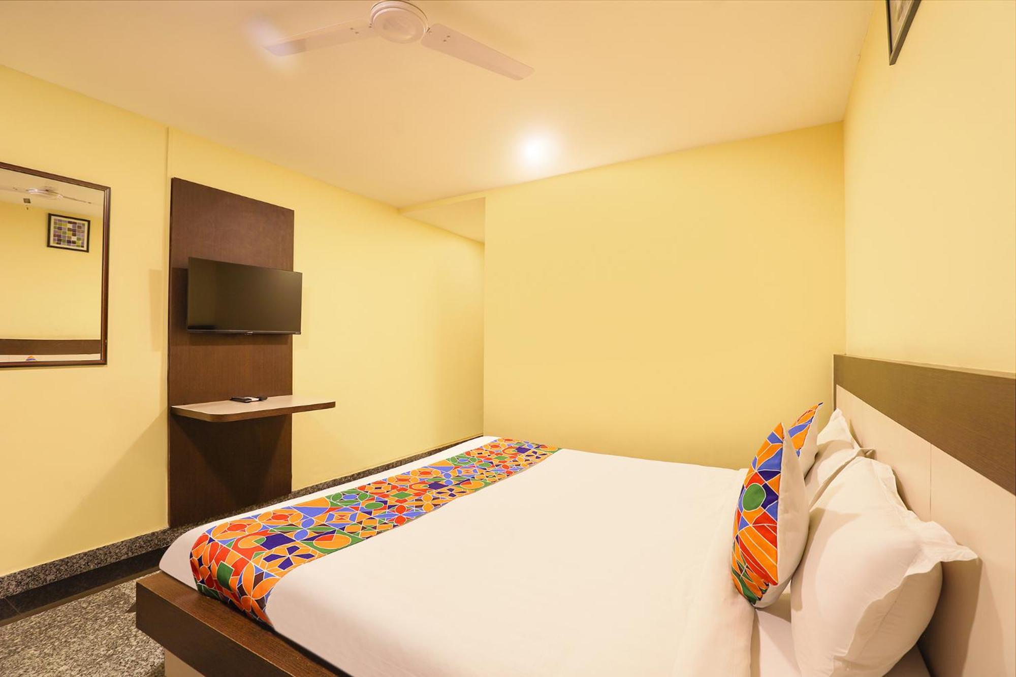 Hotel Fabhotel Chamiers Park 4*
