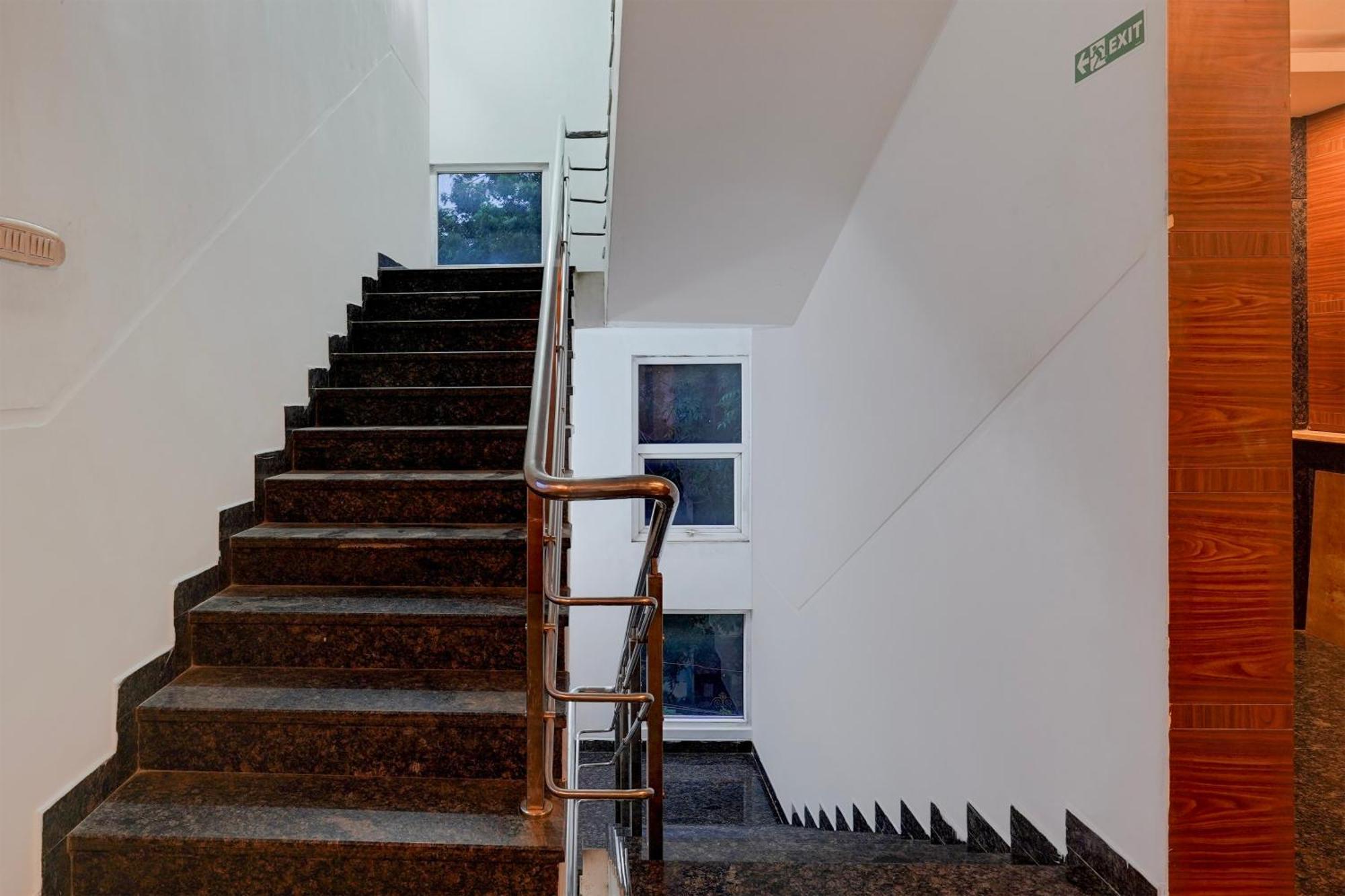 Super Townhouse Arcot Road Near Kauvery Hospital Hotel