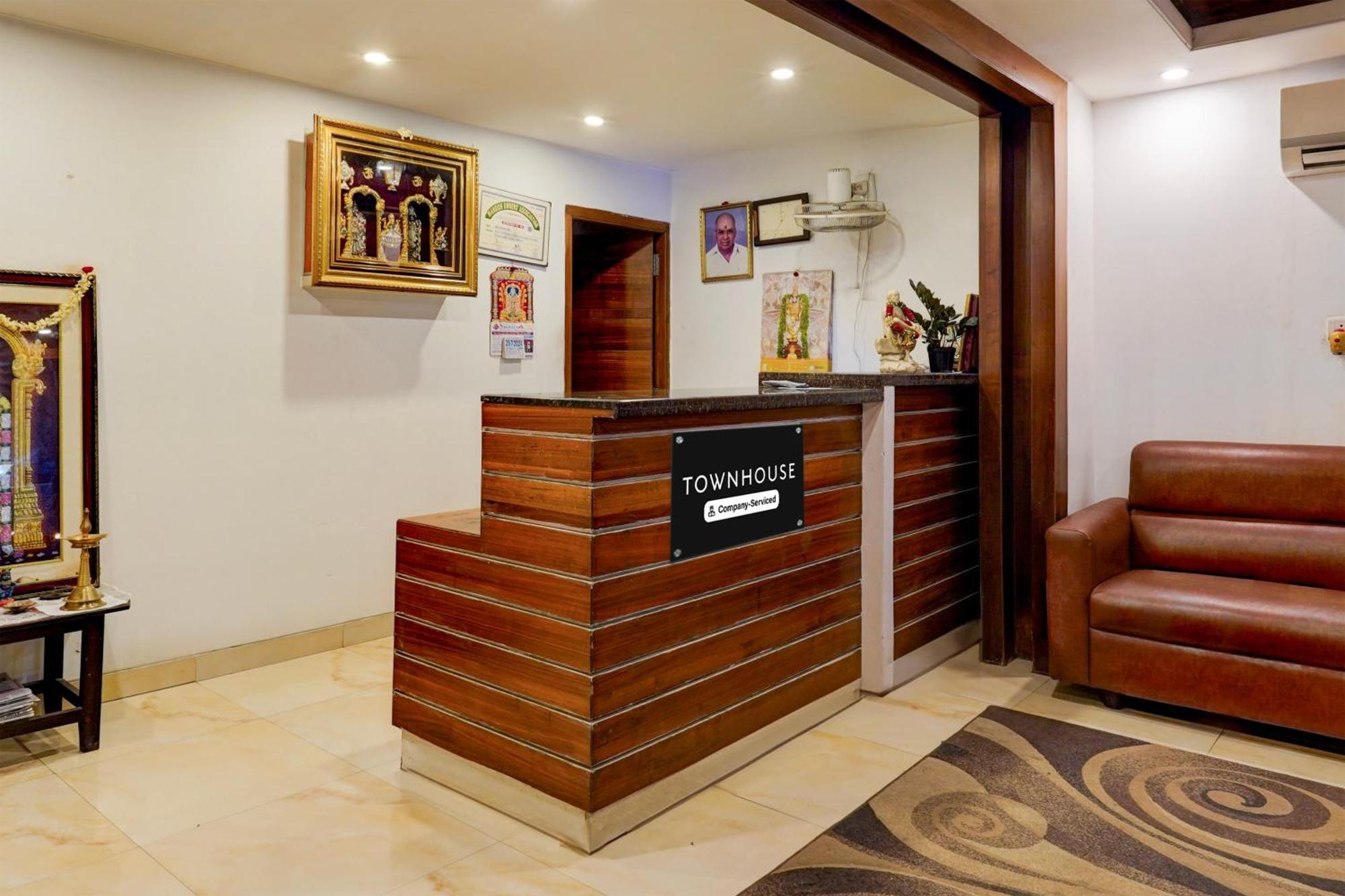 Super Townhouse Arcot Road Near Kauvery Hospital Hotel 4*