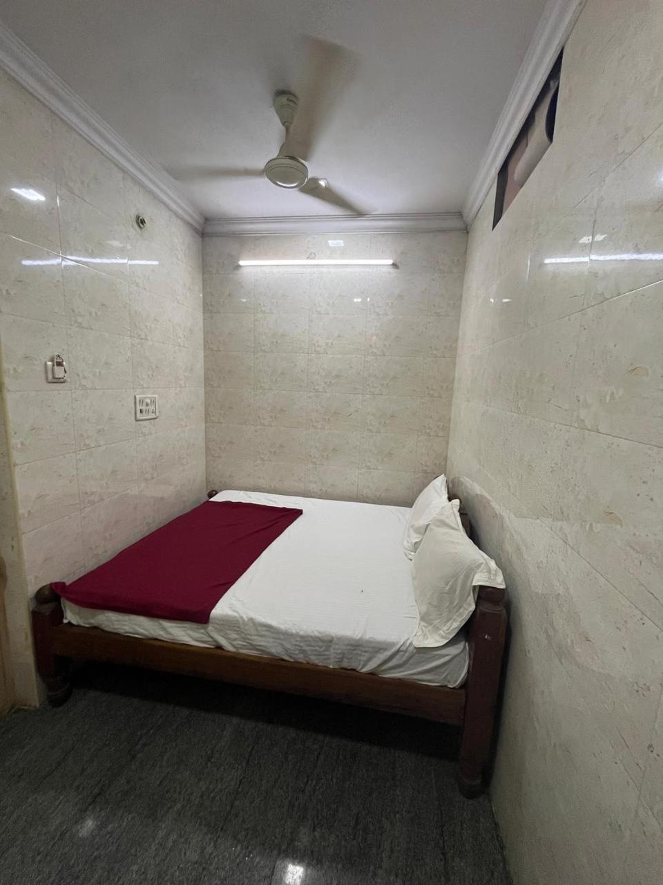 Hotel White