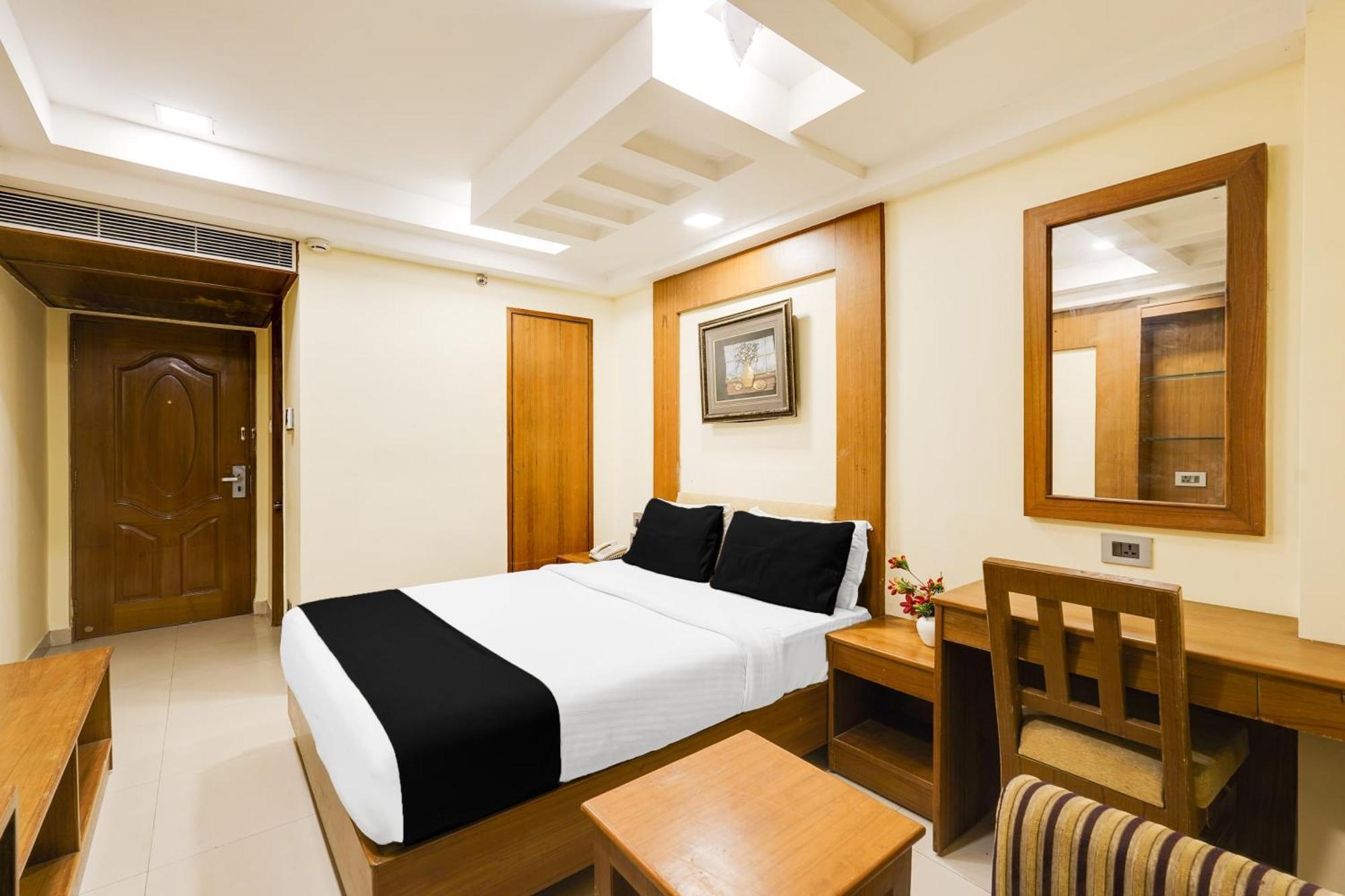 Super Townhouse Oak Alandur Near Airport Formerly Vijay Park