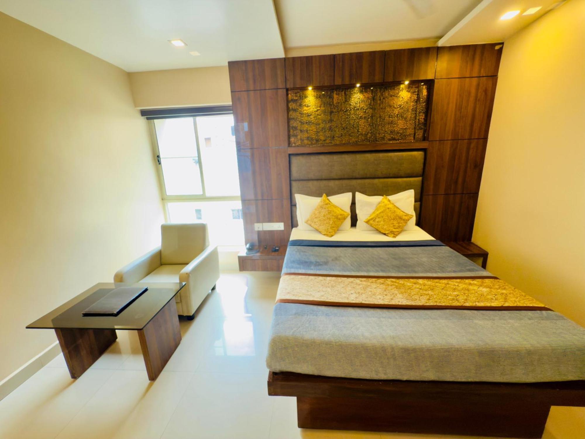 Hotel The Hydel Park - Business Class - Near Railway Station 2*