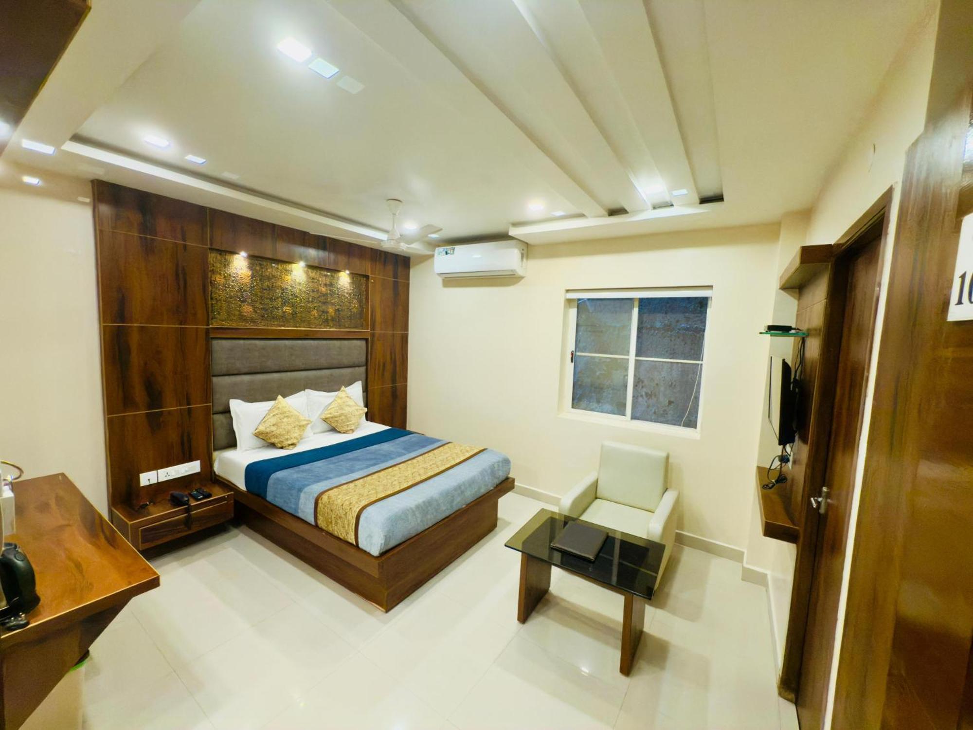 The Hydel Park - Business Class - Near Railway Station Hotel 2*