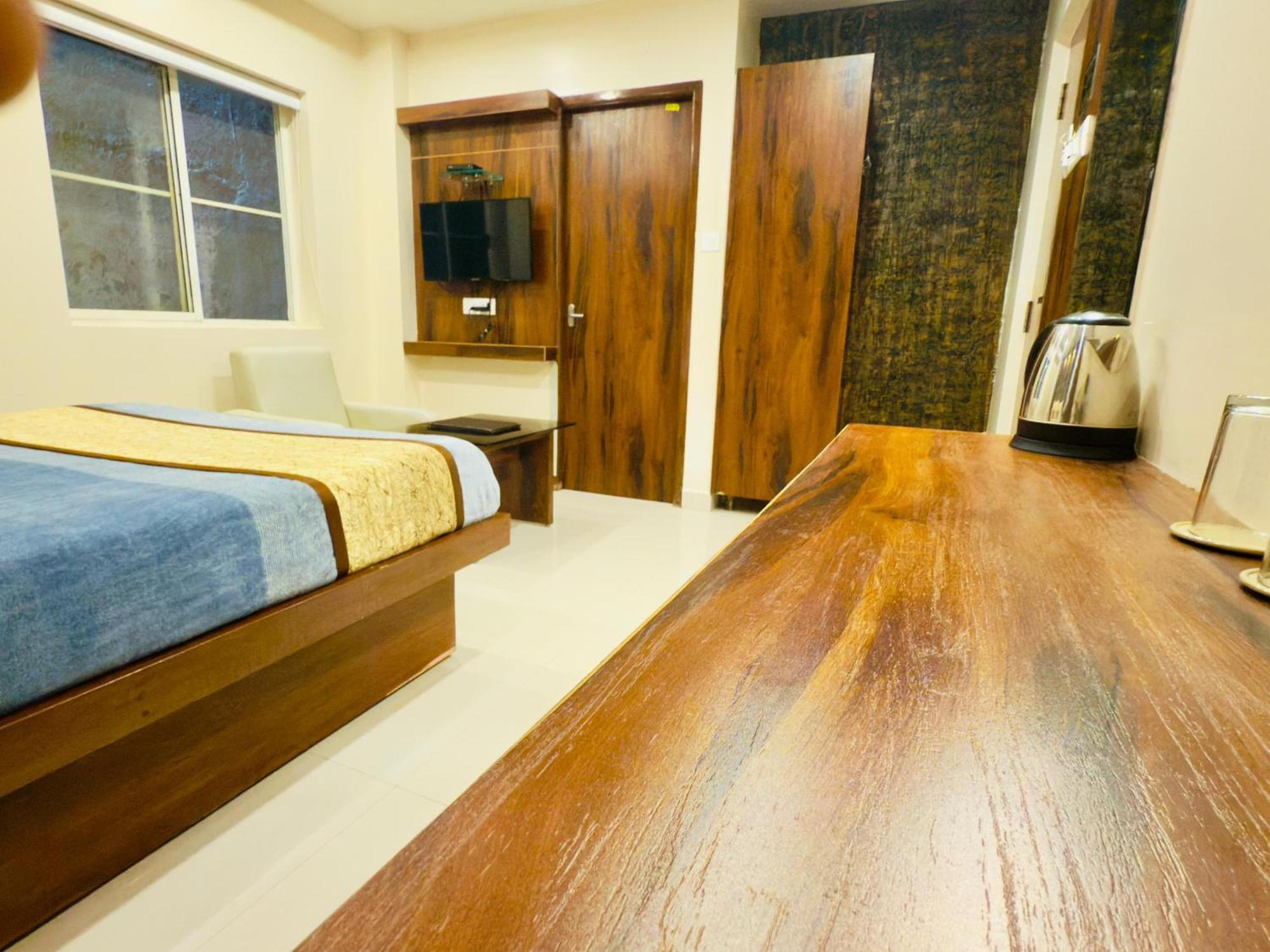 Hotel The Hydel Park - Business Class - Near Railway Station 2*
