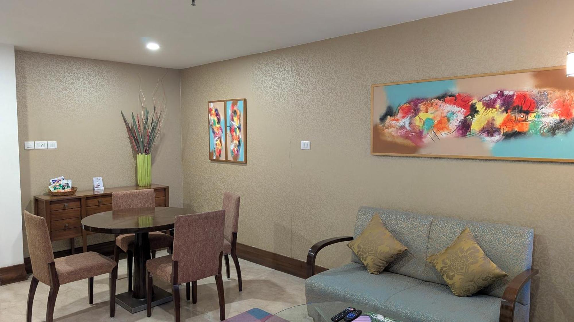 Pride Hotel, Hotel