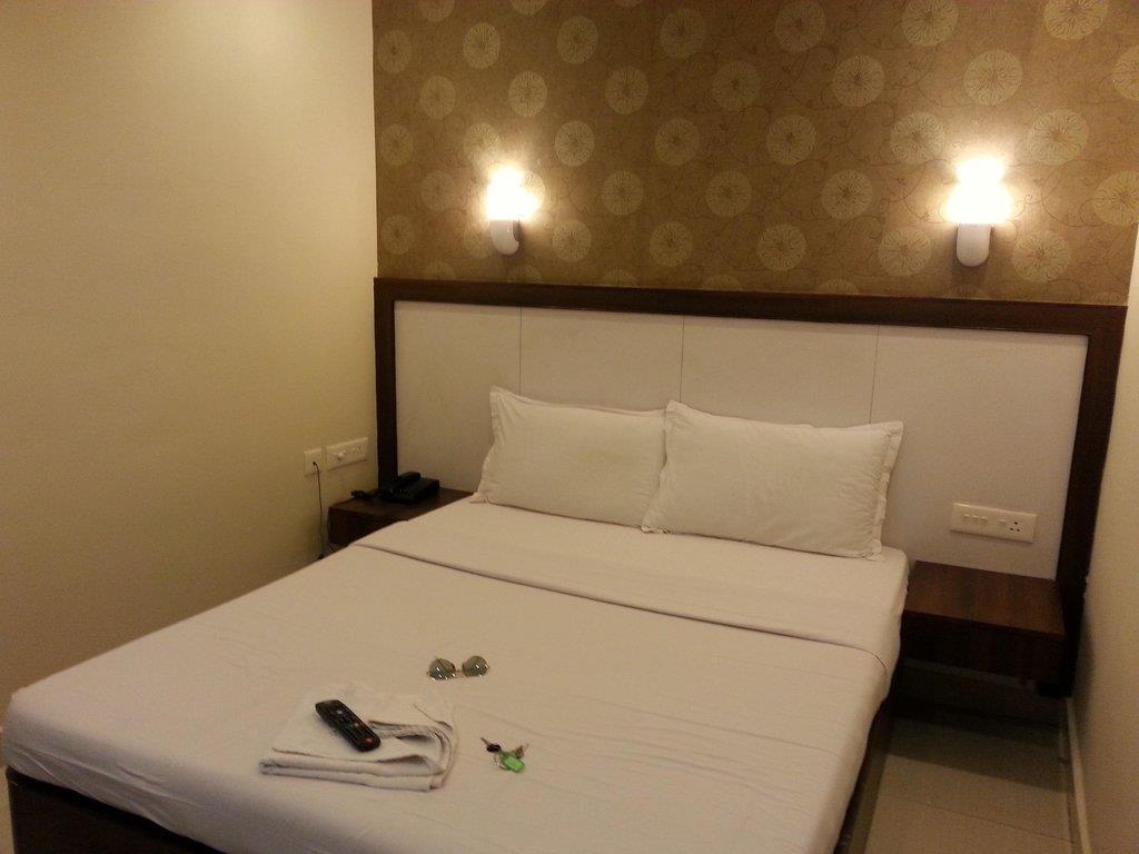 Oyo 4324 Emerald Manor Chennai