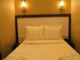 Oyo 4324 Emerald Manor Hotel 3*