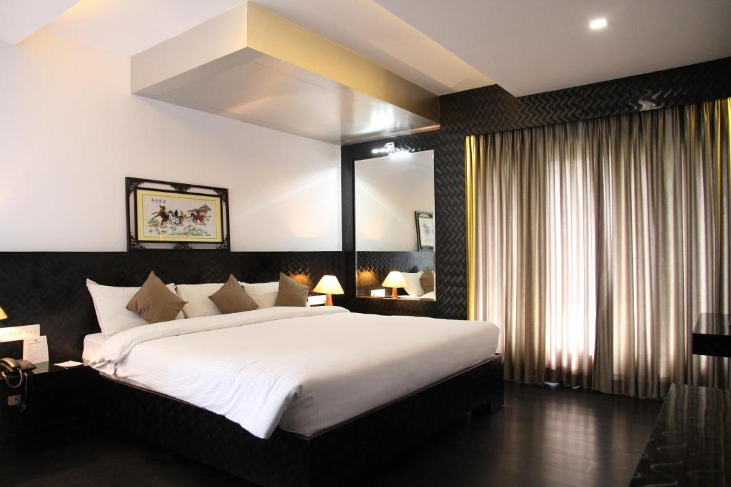 Hotel Gokulam Park