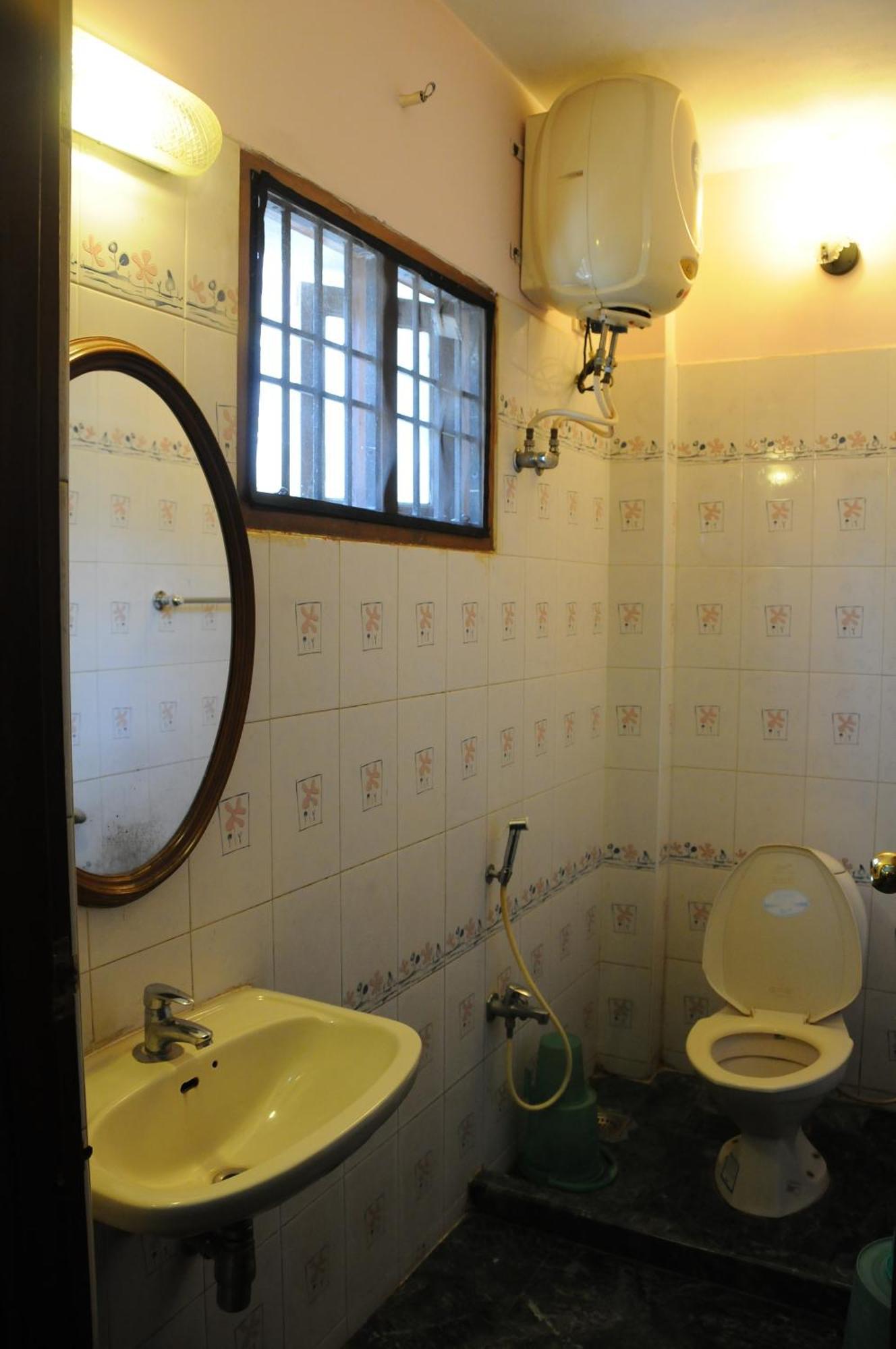 Lloyds Serviced Apartments,krishna Street,t Nagar Guest house