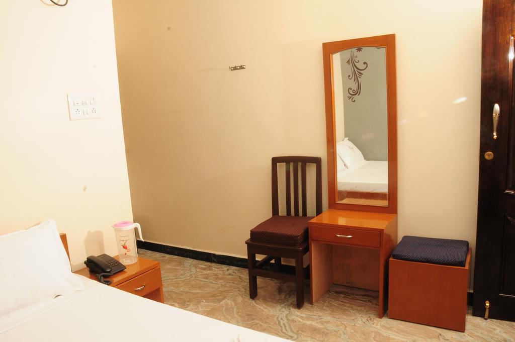 Hotel Rathnavel Towers Chennai