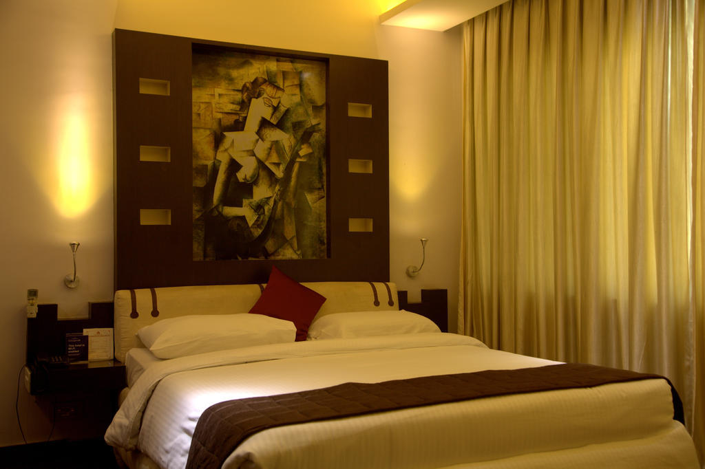 Hotel Gokulam Park 3*