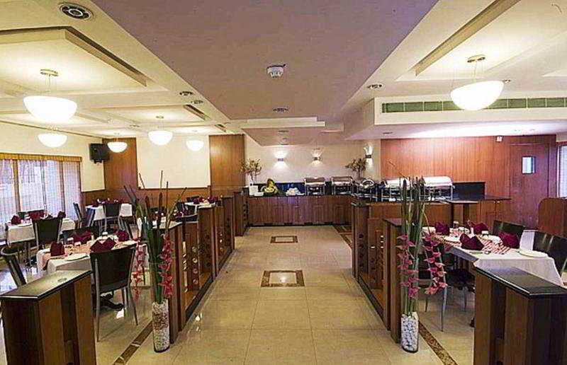 Super Townhouse Koyambedu Hotel