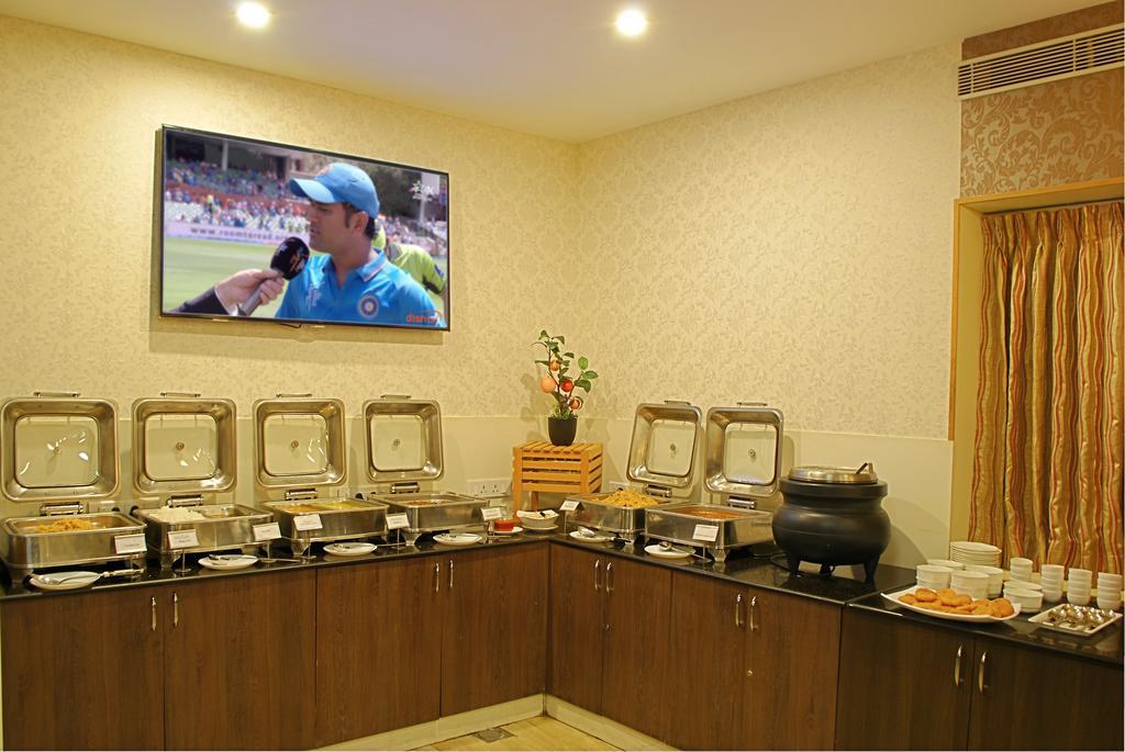 Hotel Gokulam Park 3*