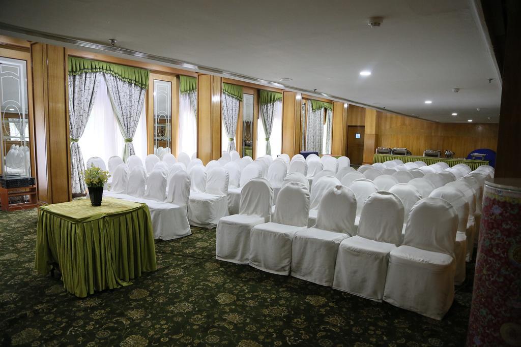 Benzz Park Hotel 4*