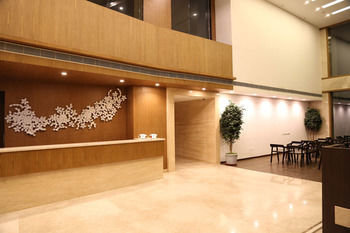 V 7 Hotel 3* Chennai