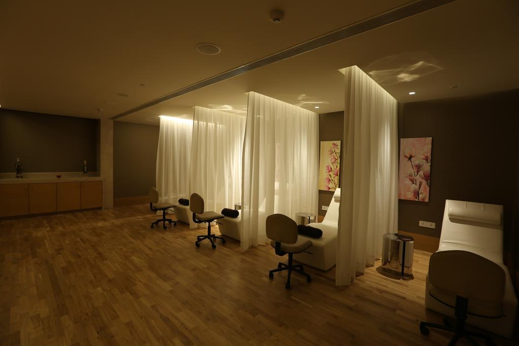 Feathers- A Radha Hotel, 5* Chennai
