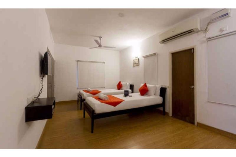 Capital O 35927 Comfort Suites Hotel 3*