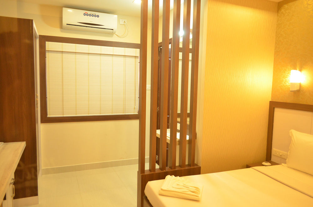 Oyo 4324 Emerald Manor Hotel