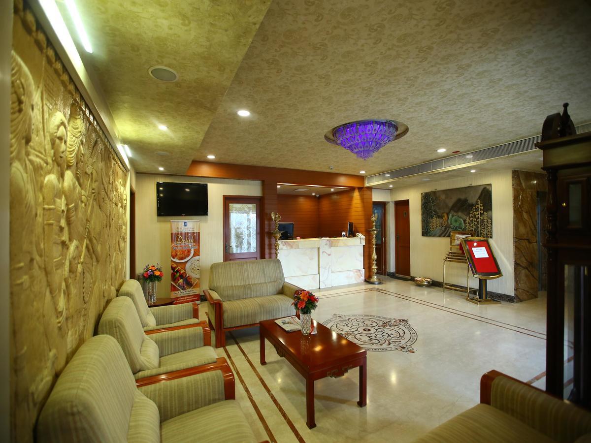 Metro Grand Hotel 3*