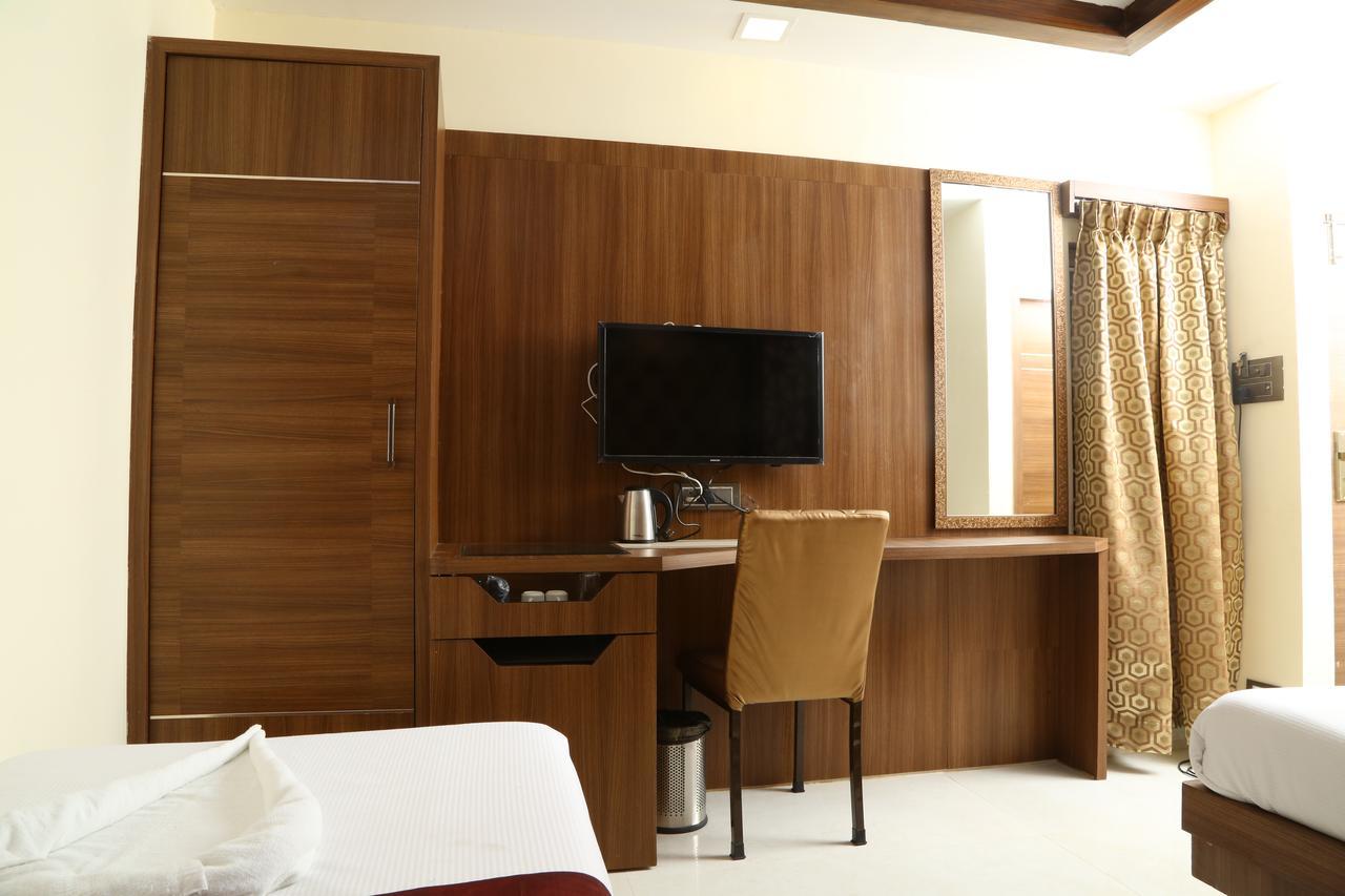 Oyo 48778 Grand Peace Hotel