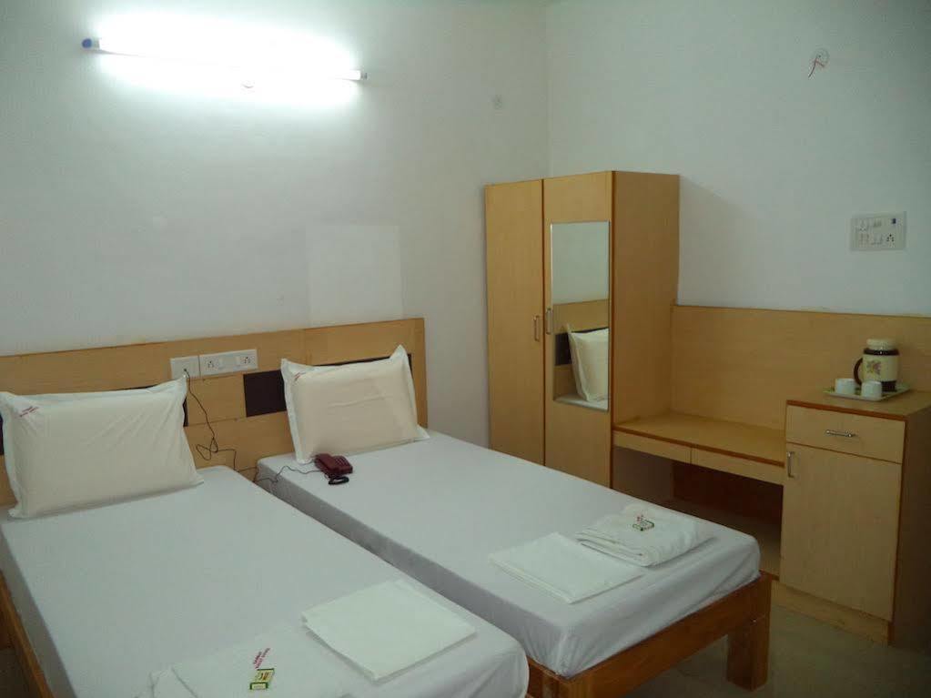 Casa de hóspedes Samrat Kk Nagar *