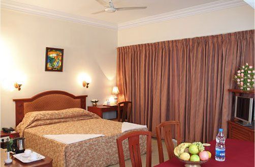 Dee Cee Manor Hotel 3*