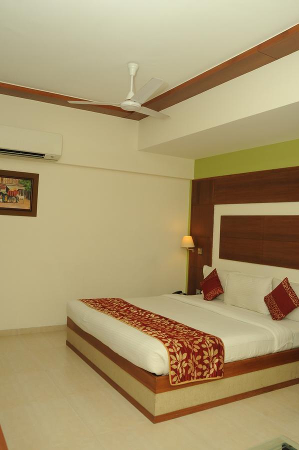 Inn Ponnis Grand *