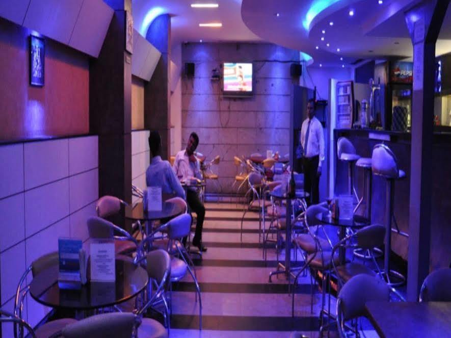 Shelter Hotel 3*