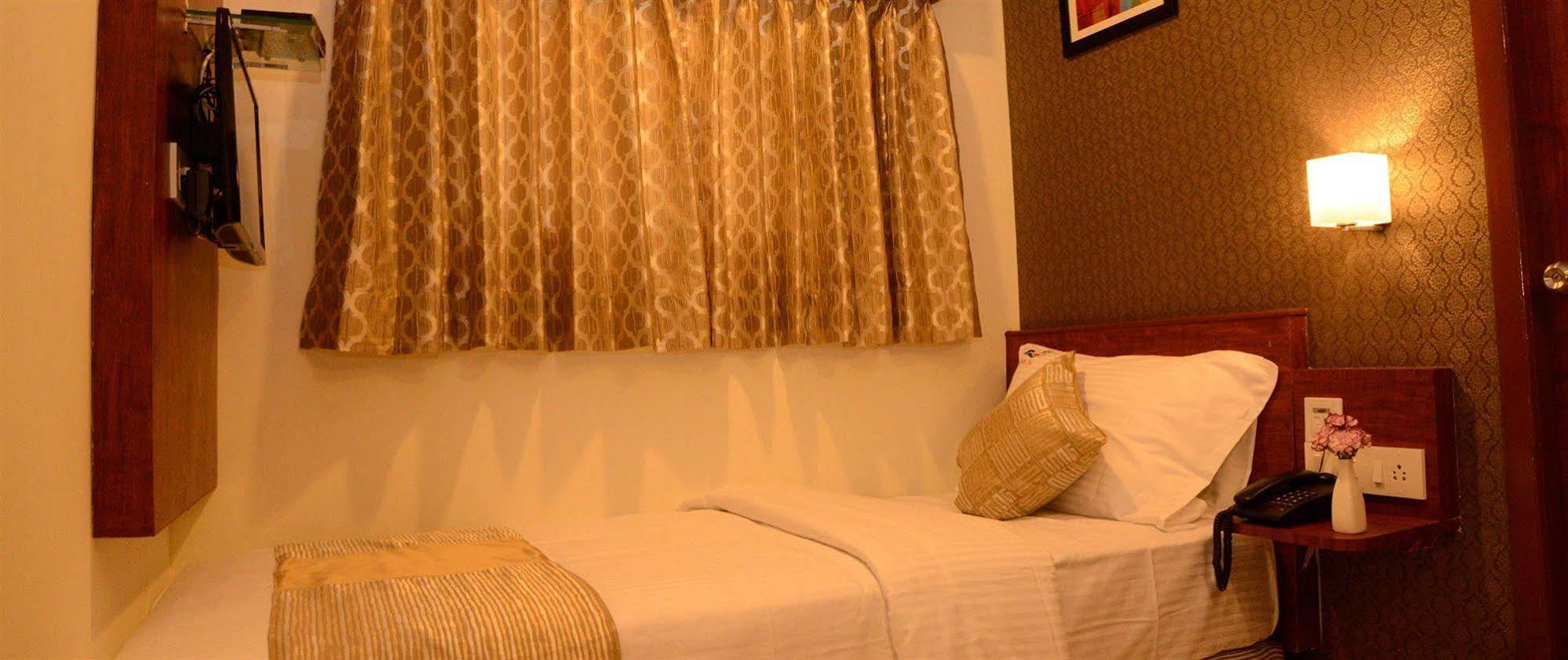 Hotel De Castle 3*