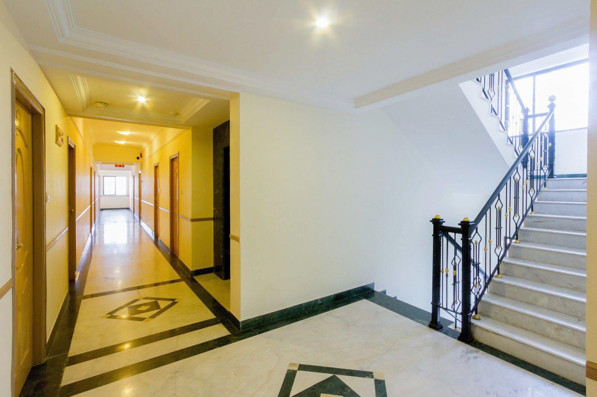 Hotel Metro Manor