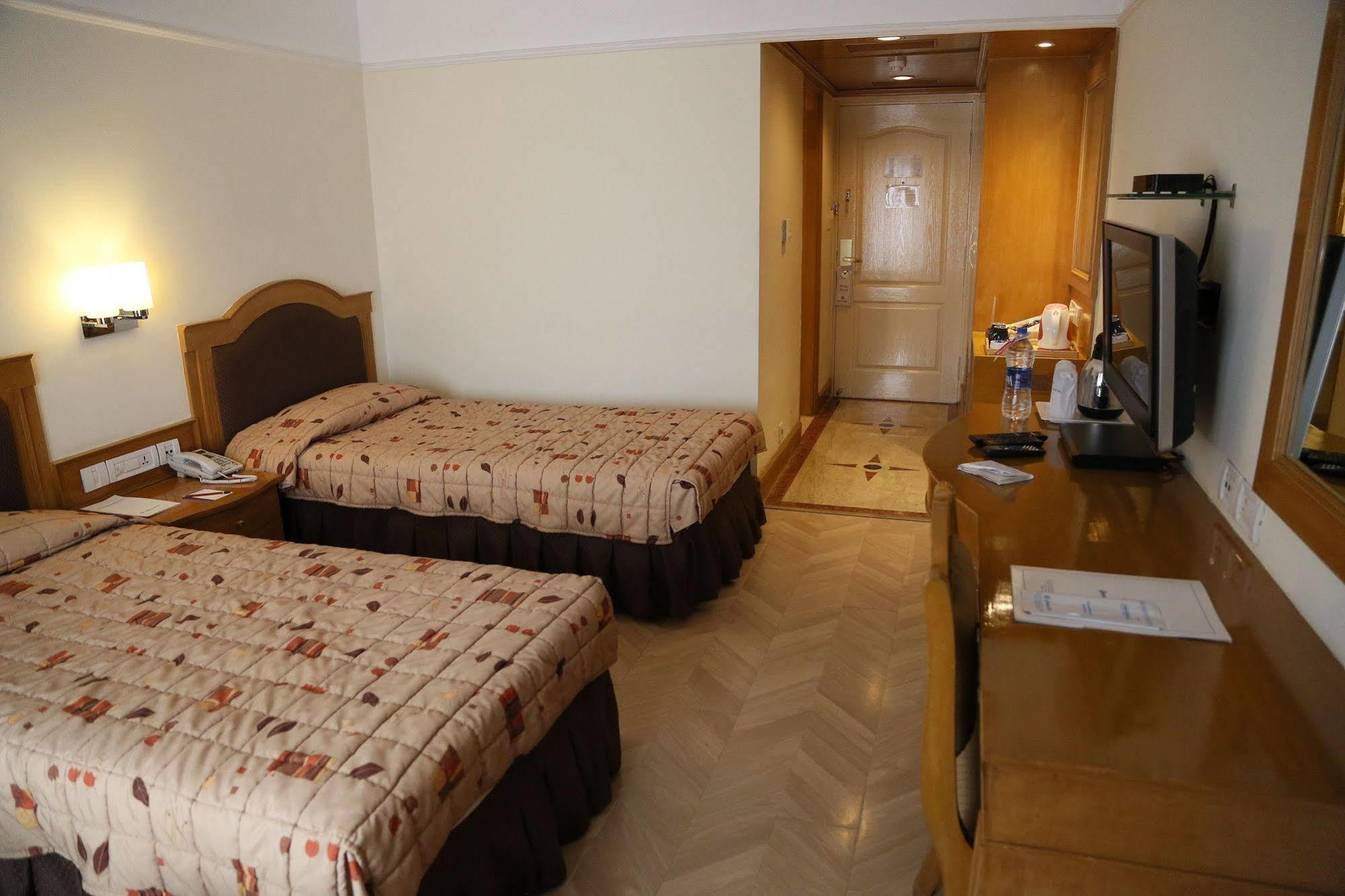 Hotel Benzz Park